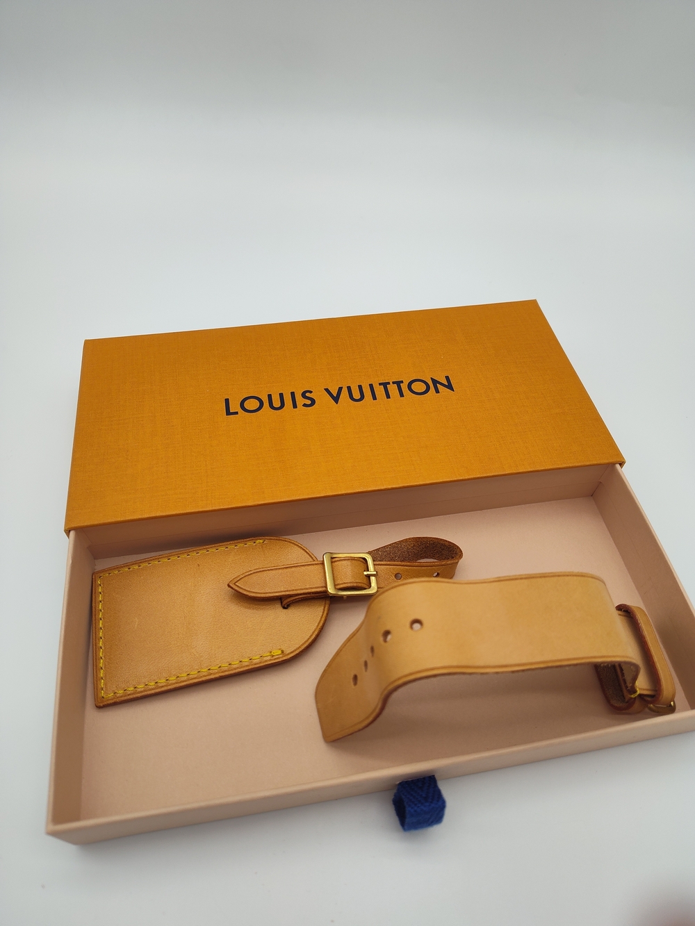 LOUIS VUITTON Vachetta Leather Luggage Tag & Handle Strap Set with Box - Picture 3 of 13